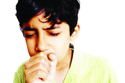 तापमान कमी झाल्याचा आनंद मुंबईकर साजरे करीत असतानाच दुसरीकडे हवेतील वाढलेल्या प्रदूषणाचा त्रासही वाढला आहे. 