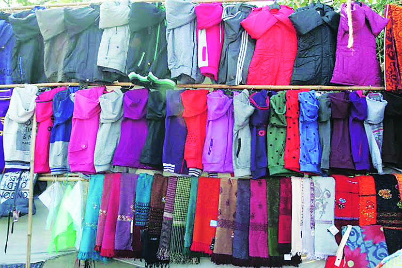 बाजारात अनेक प्रकारचे कोट्स आणि जॅकेट्स उपलब्ध आहेत