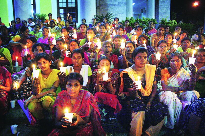 आक्रमकतेची आणि युद्धखोरीची भाषा करून नेते धूर्त खेळी खेळतात, ‘स्फोटक व उग्र प्रकटीकरण काबूत ठेवणे’ अवघड करतात आणि जनतेला सावज बनवितात, हीच मानवी शोकांतिका आहे.