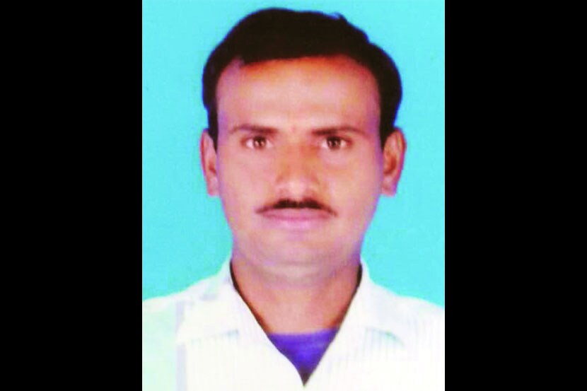 तालुक्यातील सोनज येथील गणेश हिंमत बच्छाव (३३) या शेतकऱ्याने गळफास घेऊन आत्महत्या करण्याची घटना मंगळवारी घडली.