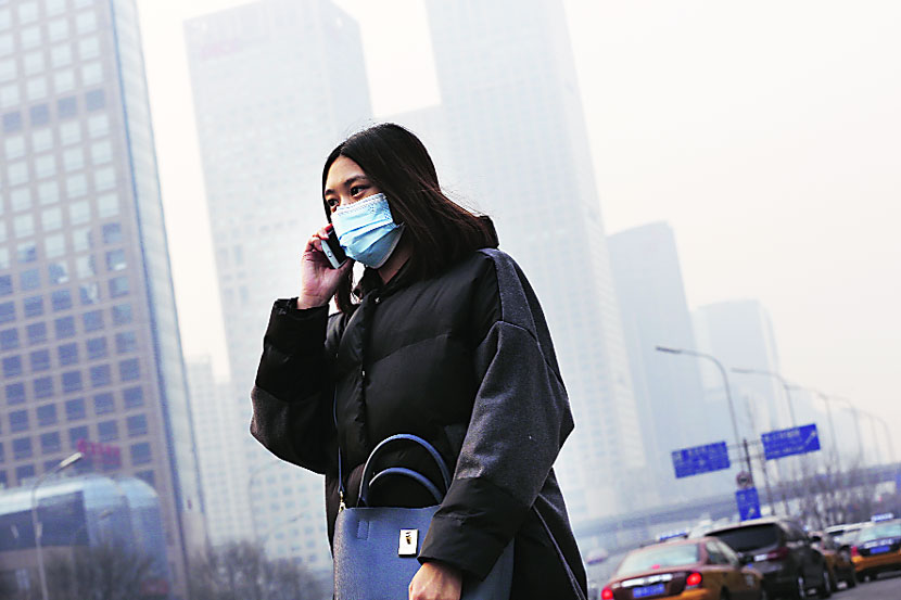 चीनची राजधानी बीजिंगमध्ये हवेच्या प्रदूषणाने काळे धुके