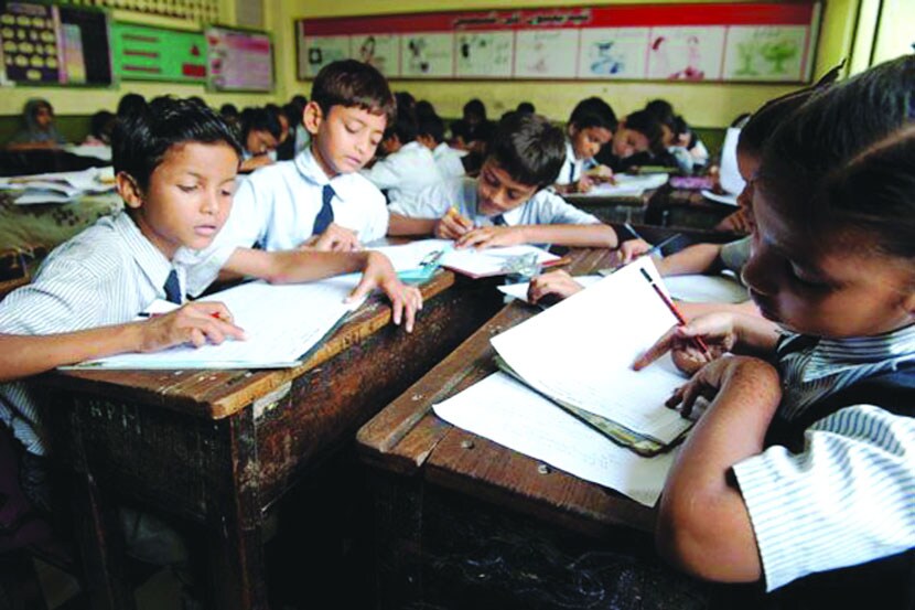 अनुदानित शाळांमधील पहिली आणि दुसरीच्या विद्यार्थ्यांसाठी ‘अर्ली रीडर्स’ संचाची ९४ कोटींची खरेदी करण्याचा निर्णय घेण्यात आला. 