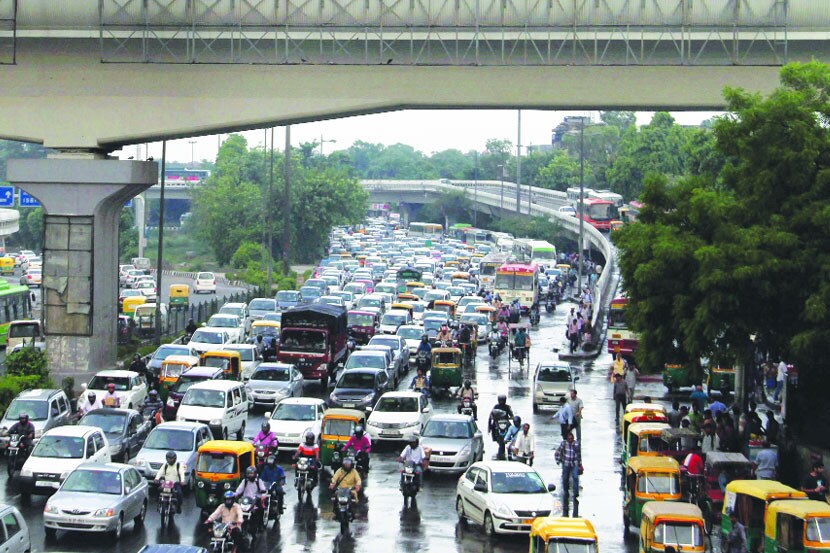 मुंबईतील वाहन संख्येवरून परिवहन मंत्री-मुख्यमंत्र्यांत दुमत