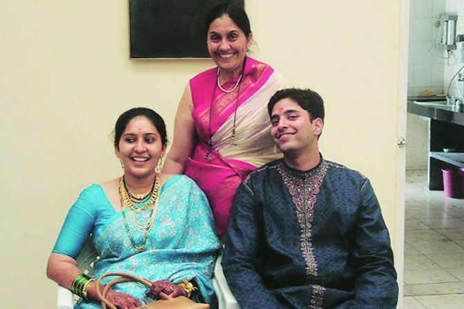 एकलेचि जायचे तुला गं