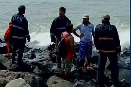 couple drown, bandra bandstand, selfie, mishap, Mumbai, Loksatta, Loksatta news, Marathi, Marathi news