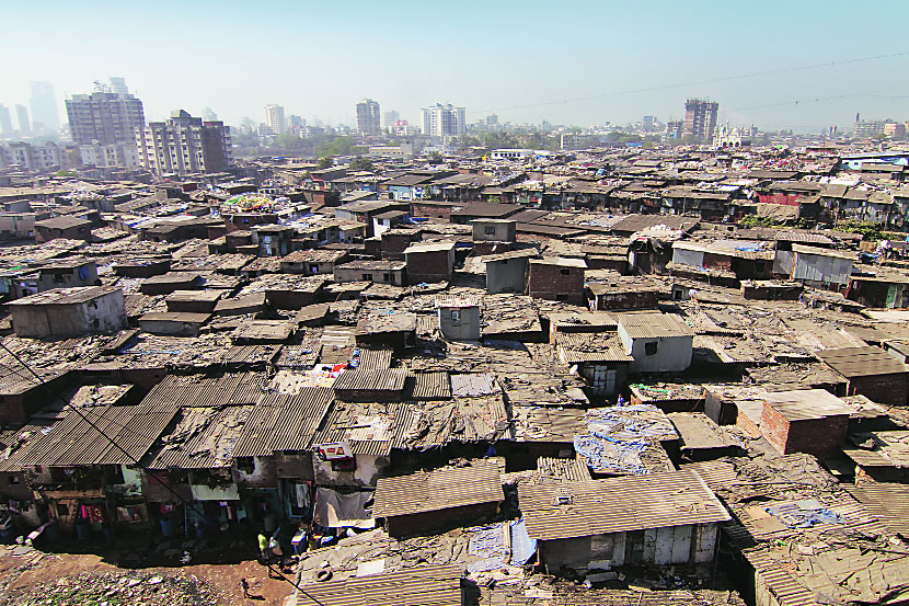  ‘आशियातील सर्वात मोठी झोपडपट्टी’ म्हणून कुख्यात असलेल्या ‘धारावी’मध्ये मात्र, ‘विकास की परंपरा’ हे प्रश्नचिन्ह अधोरेखित होऊ पाहत आहे. 