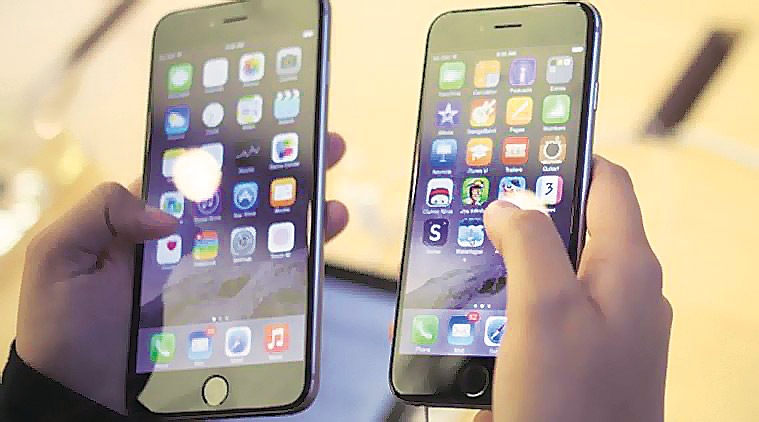 अॅप्पल कंपनीने मागील वर्षी १ लाख वापरलेले गेलेले आयफोन आणि अडीच लाख 'आयपॅड्स' रिनोव्हेट करून भारतात आयात करण्याची परवानगी मागितली होती. 