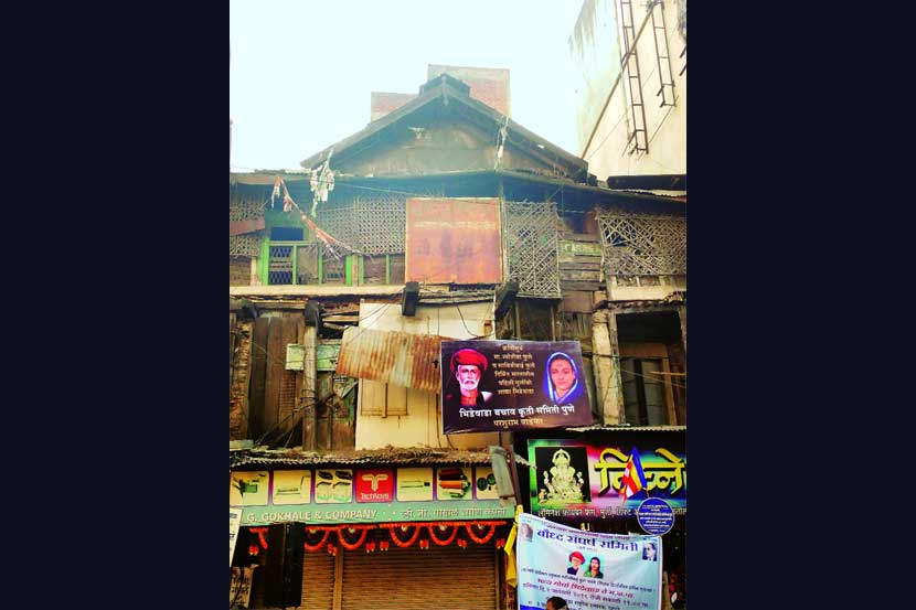 १८८२ साली ज्या शैक्षणिक कार्यासाठी म. फुले यांचा विश्रामबाग वाडय़ात मे. कँडीच्या हस्ते सत्कार झाला, 
