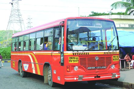 तिकीट तपासनीसांच्या कामचुकारपणामुळे ‘एनएमएमटी’ला मोठा तोटा सहन करावा लागत आहे. 