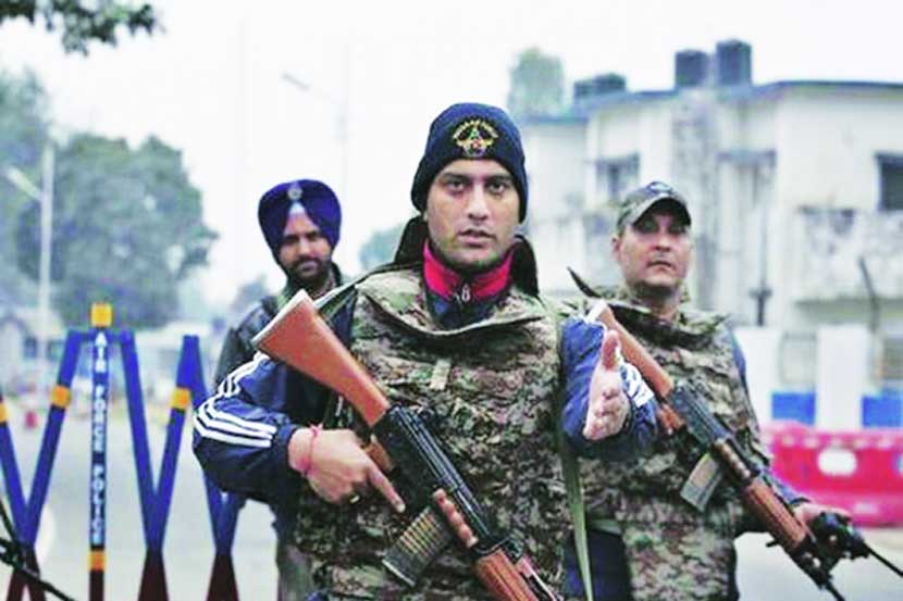 पठाणकोट येथे शोधमोहिमेत सहभागी झालेले जवान.