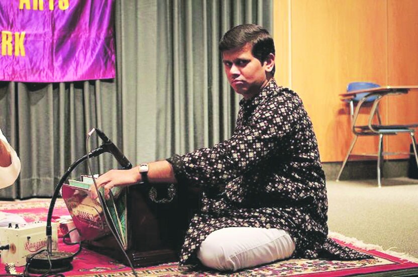हार्मोनियमवादक आणि संगीतकार अनंत जोशी
