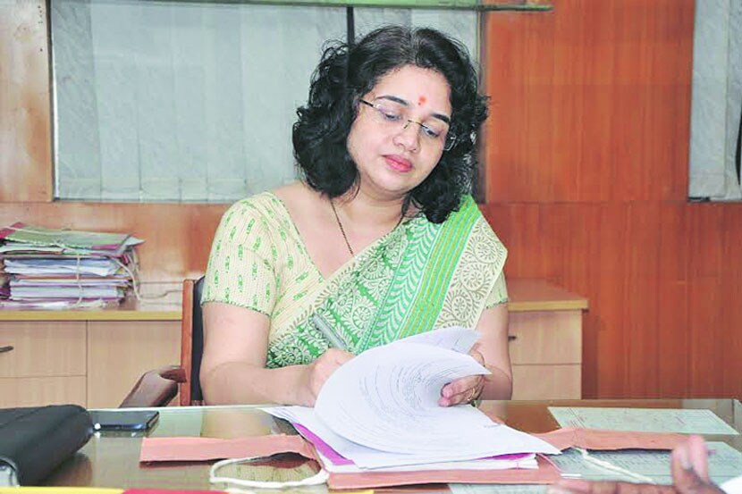 डॉ. अश्विनी जोशी, जिल्हाधिकारी, ठाणे 
