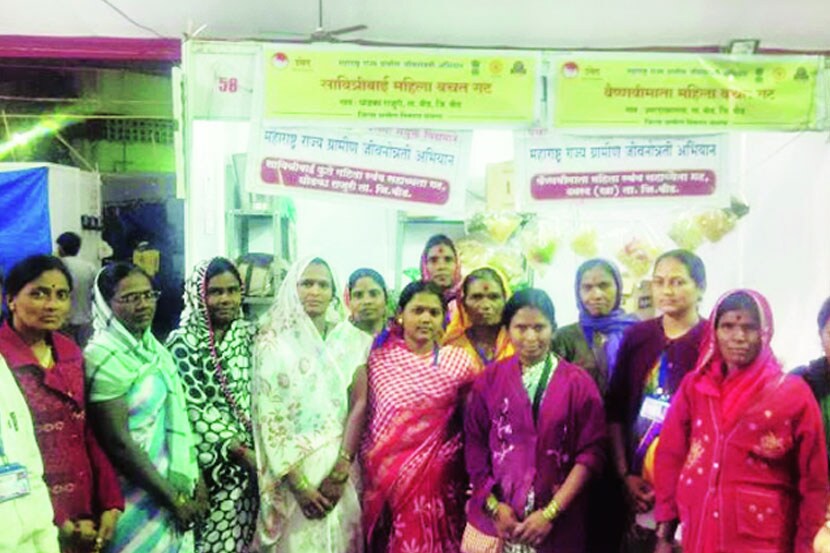 घोटभर पाण्यासाठी बीडच्या महिला मुंबईत