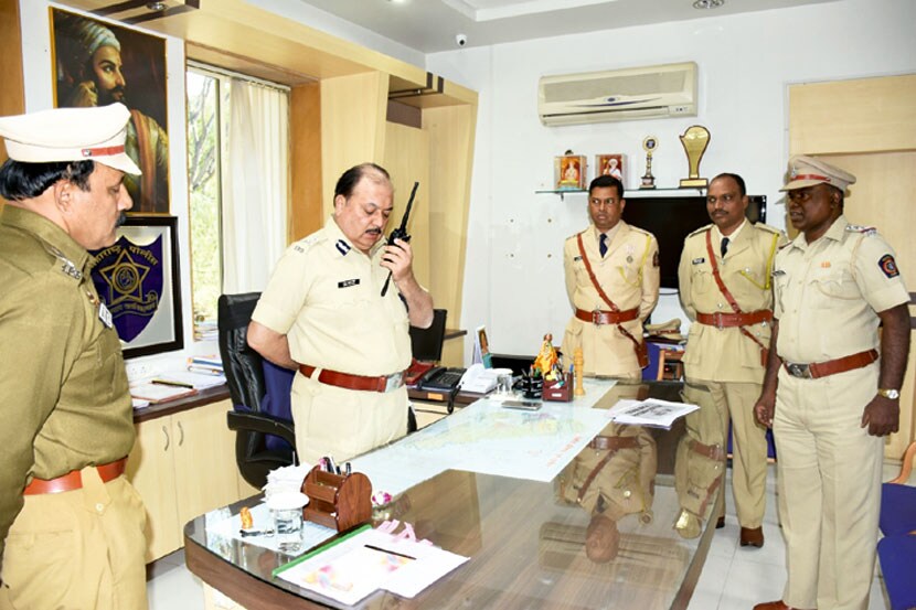  पुणे ग्रामीण पोलिसांची बिनतारी संदेशवहन यंत्रणा अद्ययावत करण्यात आली असून ही यंत्रणा डिजिटल यंत्रणेवर आधारित आहे. या यंत्रणेचे उद्घाटन कोल्हापूर परिक्षेत्राचे विशेष पोलीस महानिरीक्षक संजय वर्मा यांच्या हस्ते करण्यात आले. याप्रसंगी पोलीस अधीक्षक डॉ. जय जाधव, अतिरिक्त अधीक्षक राजकुमार शिंदे, तानाजी चिखले उपस्थित होते.