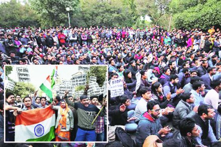काश्मीर विद्यापीठातील विद्यार्थ्यांनी कन्हैयाकुमार याच्यावरील आरोप मागे घेण्याची मागणी करत घोषणाबाजी केली.