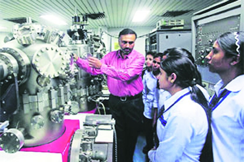 सध्या सर्वच महाविद्यालयांमध्ये ‘आयव्ही’ची धूम रंगली आहे