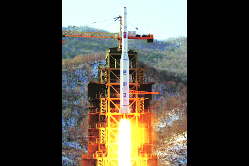 उत्तर कोरियाने अंतराळात रॉकेटच्या साह्य़ाने सोडलेला उपग्रह, त्या कृत्याने जागतिक शांतता धोक्यात आली असल्याचा अमेरिकेचा दावा