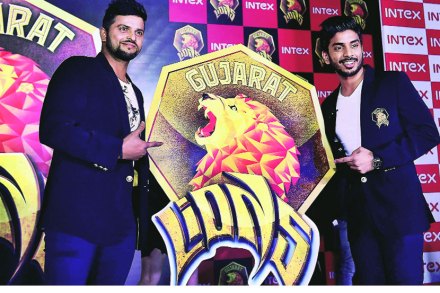 ट्वेन्टी-२० सामन्यामध्ये रैनाने विजयात महत्त्वाची भूमिका बजावली होती.