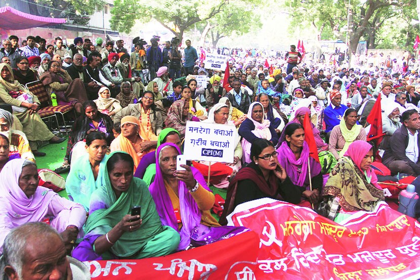 डाव्या पक्षांनी ‘मनरेगा’ बंद होऊ नये, यासाठी नोव्हेंबर २०१४ मध्ये राजधानीत धरणेही धरले होते