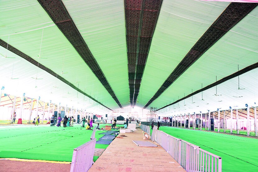 मांगीतुंगी येथे भाविकांसाठी उभारण्यात आलेला आलिशान मंडप. (छाया- शशिकांत कापडणीस, सटाणा)