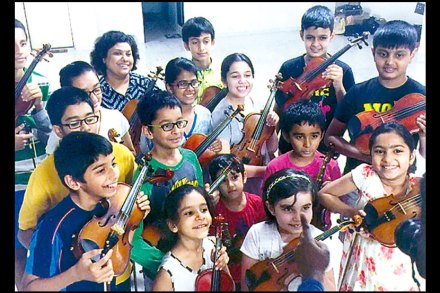 पुण्यातील बालचमूचे लंडनला व्हायोलिनवादन