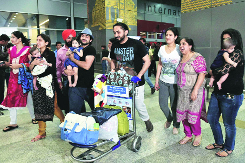 ब्रसेल्स येथील दहशतवादी हल्ल्यानंतर काही भारतीय प्रवासी जेट एअरवेजच्या विमानाने शुक्रवारी नवी दिल्लीतील इंदिरा गांधी आंतरराष्ट्रीय विमानतळावर दाखल झाले. 