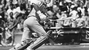 Martin Crowe, dies, New Zealand, cricket, Wellington , Sports news, Loksatta, Loksatta news, Marathi, Marathi news