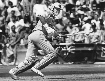 Martin Crowe, dies, New Zealand, cricket, Wellington , Sports news, Loksatta, Loksatta news, Marathi, Marathi news