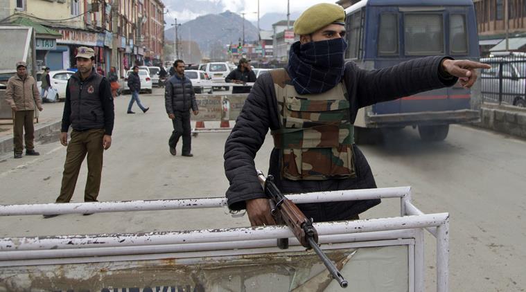 Kashmir encounter , Three Hizbul militants , Indian army, Tral, Loksatta, Loksatta news, Marathi, Marathi news