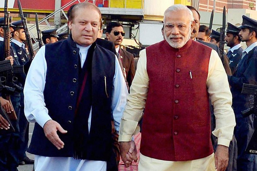पंतप्रधान नरेंद्र मोदी यांनी डिसेंबर २०१५ मध्ये लाहोर येथे अचानक थांबून पाकिस्तानी पंतप्रधान नवाझ शरीफ यांची घेतलेली