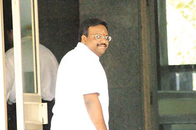 दिल्लीतील महाराष्ट्र सदन बांधकामातील कथित घोटाळा आणि आर्थिक गैरव्यवहाराप्रकरणी आरोपाखाली अटकेत असलेले राष्ट्रवादी काँग्रेसचे माजी खासदार समीर भुजबळ यांना अखेर मुंबई उच्च न्यायालयाने जामीन मंजूर केला आहे. 