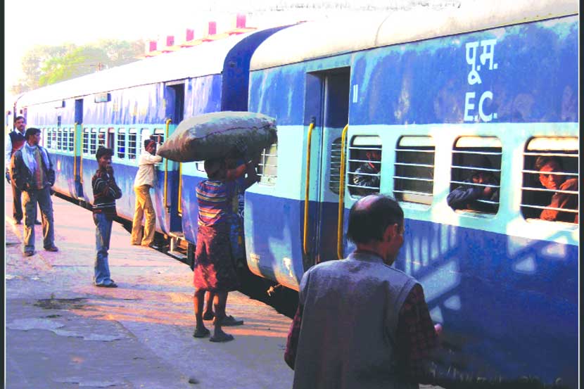 विशेष रेल्वेगाडय़ाही ‘ताप’दायक !