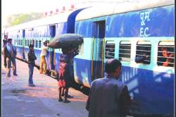 विशेष रेल्वेगाडय़ाही ‘ताप’दायक !