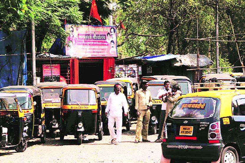  मुलुंड येथील मॉडेला नाका येथे अडवून दमबाजी करण्याचे प्रकार सध्या वाढीस लागले आहेत.