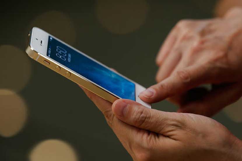 दहशतवादी दाम्पत्याच्या घरात सापडलेल्या अ‍ॅपल फोनची संकेतावली एफबीआयने उघड केली 