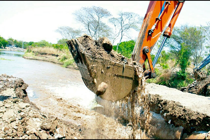 नदीपात्र अडवल्याची माहिती पिंपरी महापालिकेला मिळाल्यानंतर पोकलेन व जेसीबी लावून नदीचा प्रवाह 
पूर्ववत करण्यात आला.
