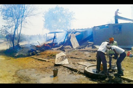 आगीत १५ घरे भस्मसात; ३ जनावरे भाजून जखमी