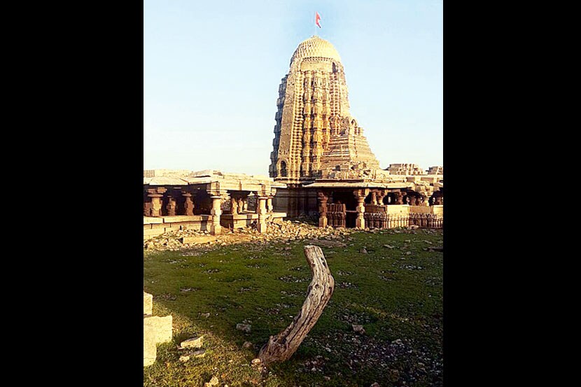 दुष्काळामुळे खुले झाले पळसदेवचे पुरातन मंदिर