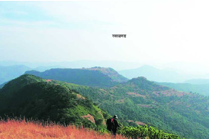 दुर्गत्रिकुटाची डोंगरयात्रा