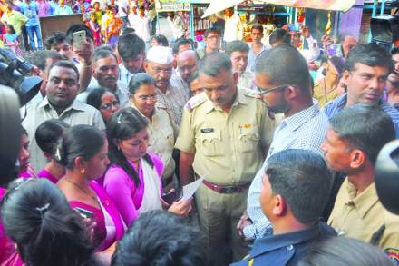 त्र्यंबकेश्वर गाभाऱ्यात महिलांना प्रवेशासाठी स्वराज्य संघटनाही मैदानात