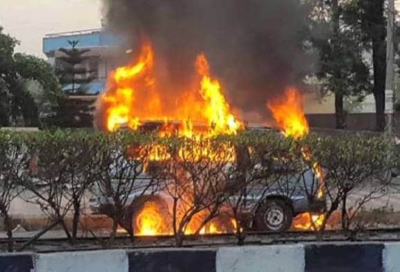 Youth suicide , burning his car , Pune, पुण्यात तरूणाची आत्महत्या, आत्मदहन, कार पेटवून आत्महत्या, हडपसर, Loksatta, Loksatta news, Marathi, Marathi news Youth suicide , burning his car , Pune, पुण्यात तरूणाची आत्महत्या, आत्मदहन, कार पेटवून आत्महत्या, हडपसर, Loksatta, Loksatta news, Marathi, Marathi news