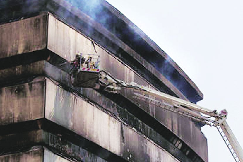 नवी दिल्लीतील फिक्कीच्या इमारतीत असलेल्या नॅशनल म्युझियम ऑफ नॅचरल हिस्टरीला मंगळवारी पहाटे आग लागली. अग्निशमन दलाच्या ३५ बंबांनी ४ तासांच्या प्रयत्नांनंतर आग आटोक्यात आणली. 