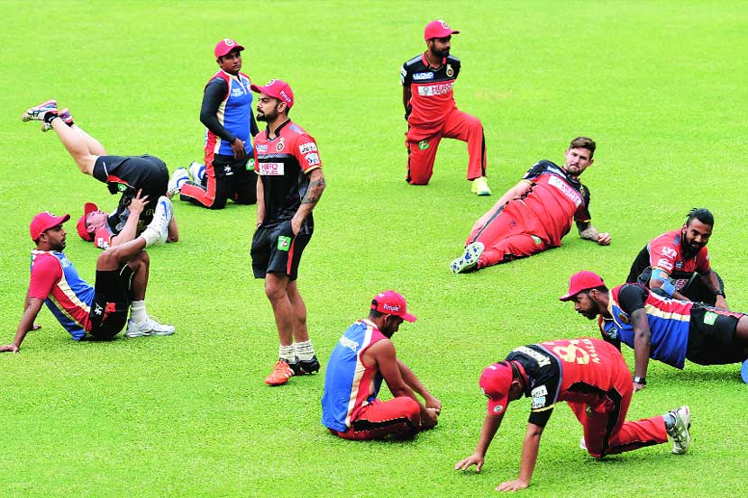 घरच्या मैदानावरील पहिल्या सामन्यात विजयी सलामी देण्यासाठी रॉयल चॅलेंजर्स बंगळरू संघाने कसून सराव केला.