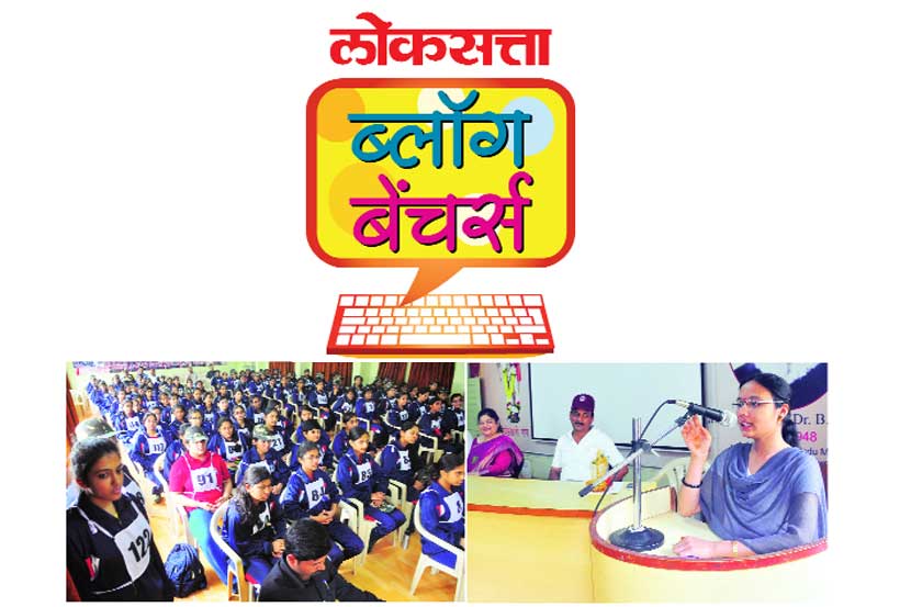 ‘लोकसत्ता ब्लॉग बेंचर्स’ स्पर्धेच्या पारितोषिक वितरण सोहळ्यात बोलताना विजेती मुग्धा जोशी. समवेत उपस्थित विद्यार्थिनी.