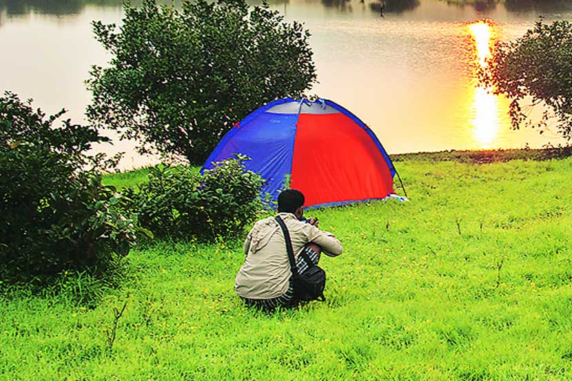 ट्रेकिंग गिअर्स : तंबू ठोकताना..