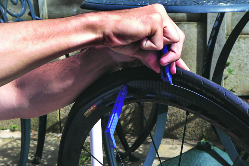 १८८७ मध्ये सायकलच्या जगतात जॉन बॉइड डनलॉप यांच्या रबरी टायरने खरी क्रांती केली. 