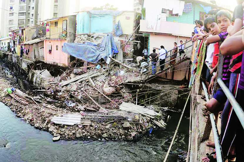 ठाणे, कळवा आणि मुंब्रा या तीन शहरांमधील नाल्यांवर करण्यात आलेल्या बेकायदा बांधकामांना पुन्हा एकदा अभय मिळण्याची चिन्हे दिसू लागली आहेत.