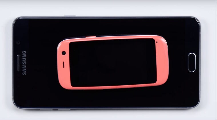 The world’s smallest Android phone, Posh Mobile Micro X S240 features a 2.4-inch display. (Source: Unbox Therapy) 