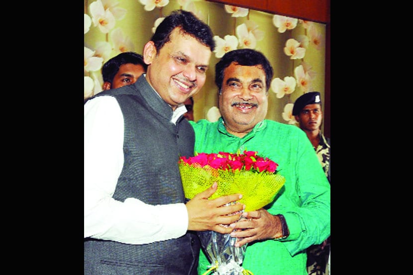 अभिष्टचिंतनासाठी फडणवीस गडकरी वाडय़ावर