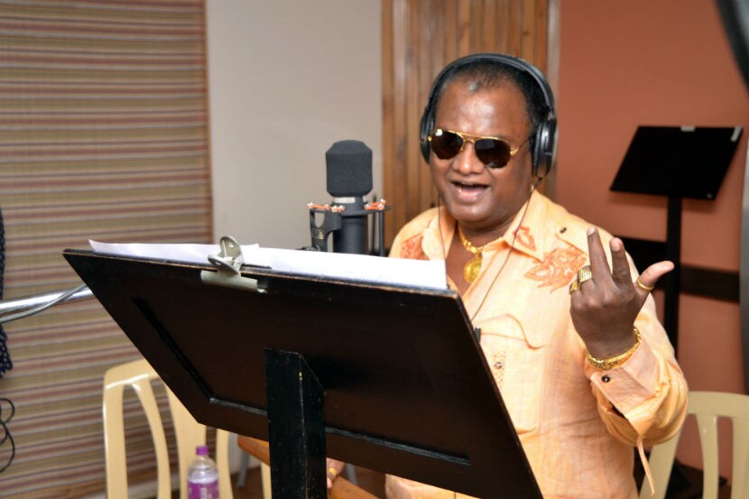 Marathi singers , Marathi singer Anand Shinde, chest pain, Thane, Loksatta, Loksatta news, Marathi, marathi news